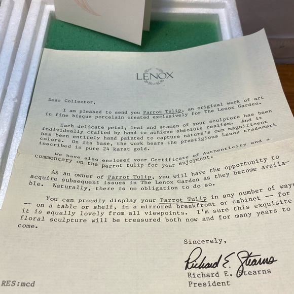 Lenox Parrot Tulip Porcelain Figurine - Retired - Picture 7 of 11